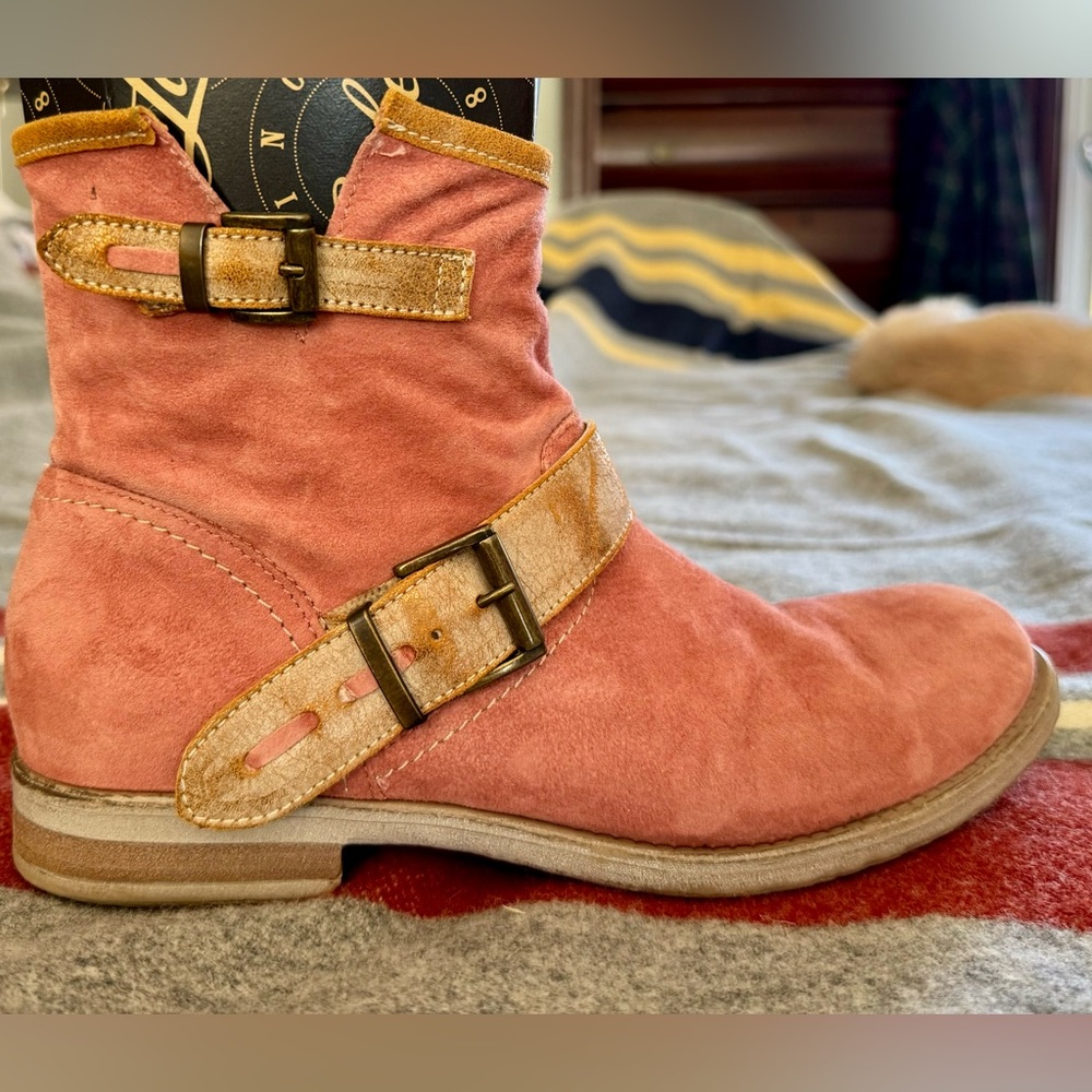 Sundance  Booties in size 38 (US 7.5) Pink Suede Leather with Tan Trim